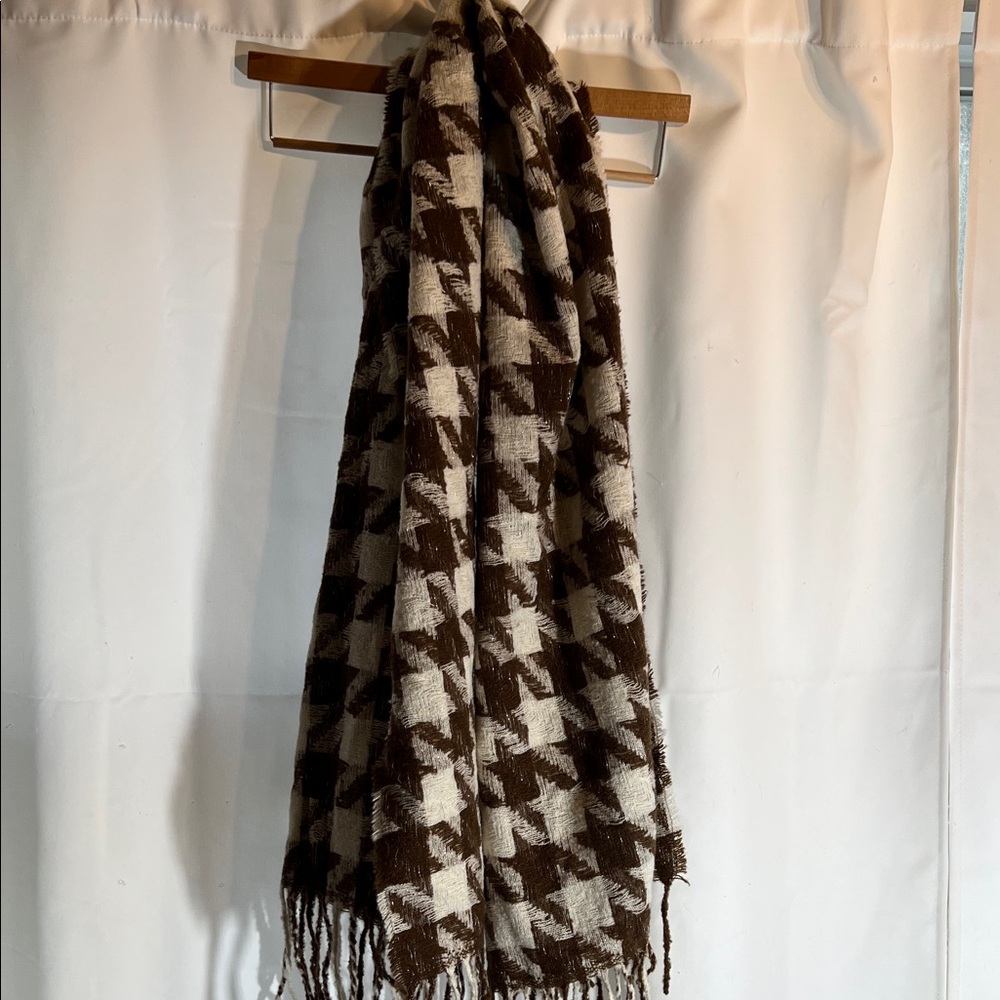 Houndstooth Fringe Wrap Scarf - Brown & Cream